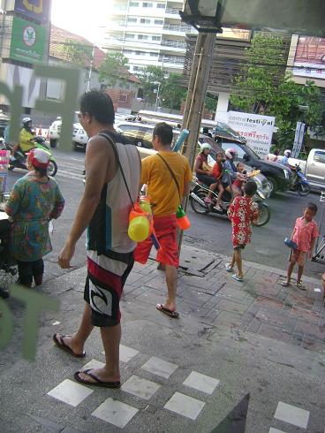 3tourist_with_plastic_gun.JPG