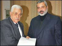 اسماعيل هنيه نخست وزير از گروه حماس و محمود عباس