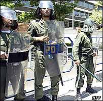 پليس ضد شورش ايران