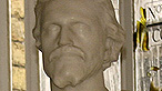 Cerflun Owain Glyndwr yn Neuadd y Ddinas, Caerdydd