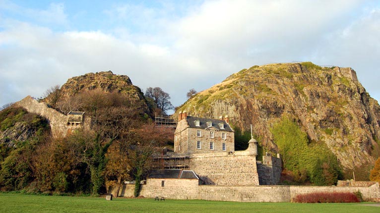 Caisteal Dhùn Breatainn