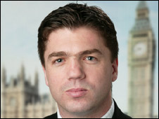 _45350746_stephencrabb_elvis_226x170.jpg