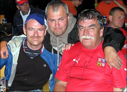czechfanswithfletch438.jpg