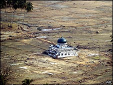 Una mezquita yace en solitario