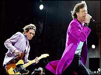 Keith Richards (à esq.) criticou a condecoração