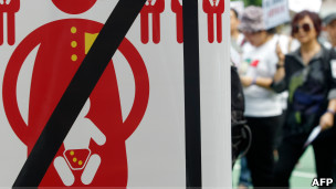 香港民众游行要求政府阻止中国内地孕妇占用本地医疗服务(23/10/2011)