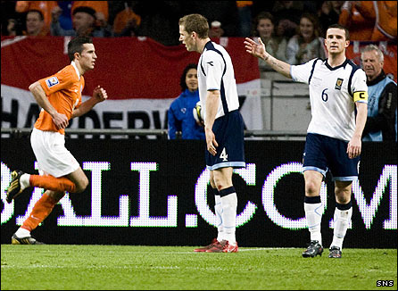 vanpersiegoal446.jpg
