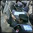 Policiais paquistaneses patrulham protesto em Lahore