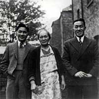 Song Ling with sons