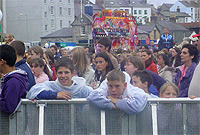 Y dyrfa a'r ffair