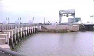 _696366_barrage_300.jpg
