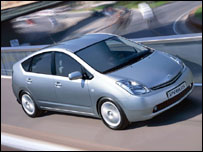 Xe chạy cả bằng xăng và điện Prius 