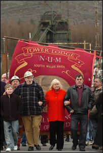 _44380753_towermarchdragon300.jpg