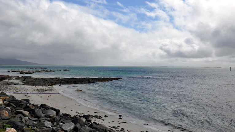 Tràigh ann am Beàrnaraigh na Hearadh
