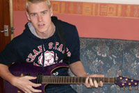 Steven a'i gitar