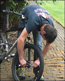 markfixjakesbike226.jpg