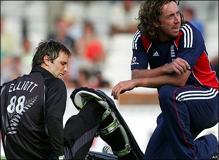 Grant Elliott and Ryan Sidebottom