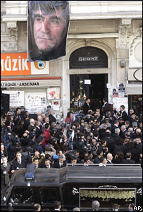 Agos gazetesi önü