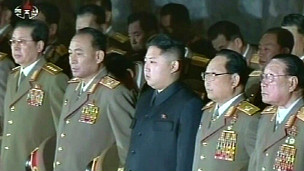 Chang Song-thaek đứng cạnh Kim Jong-un trong tang lễ Kim Jong-il