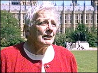 _40602840_warnock203.jpg