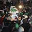 Manifestantes carregam o caixão de Ahmed Ali Mahmoud, em Beirute