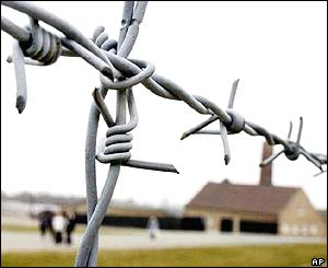 Ostnatý drát v táboře Buchenwald