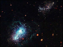 A 'jovem' galáxia I Zwicky 18, em imagem do telescópio Hubble