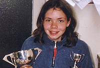 Celyn yn cystadlu 