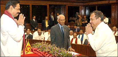 Karu Jayasuriya sworning in before President Rajapaksa