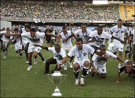 botafogocelebratetheircupwi.jpg