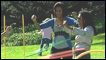 A primeira-dama dos EUA, Michelle Obama, brinca com bambolê