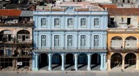 Row of pillared buildings in the colonial style. © John Woodworth/iStockphoto