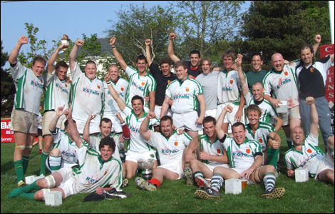 Guernsey with the Siam Cup 